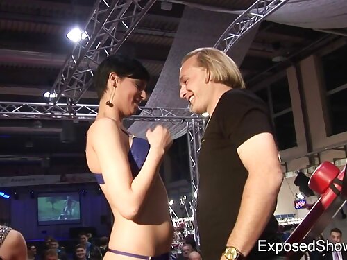 Хлопець ебет жирну с ...