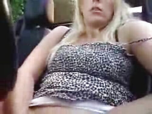 Молода азіатка в киш ...