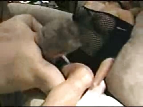 Молоді лесбіянки тра ...