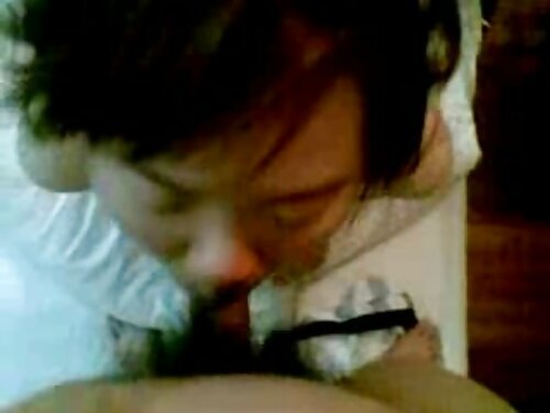 Покликала приятеля з ...