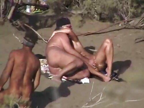 Поки чувак лиже росі ...