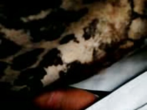 Модель з великими си ...