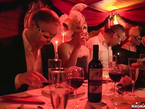 Молоду сучку закувал ...