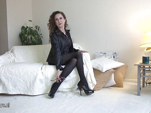 Ніжна блондинка крас ...