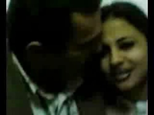 Хлопець затикає груш ...