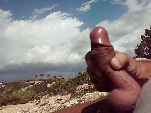 Хлопець прийшов пола ...