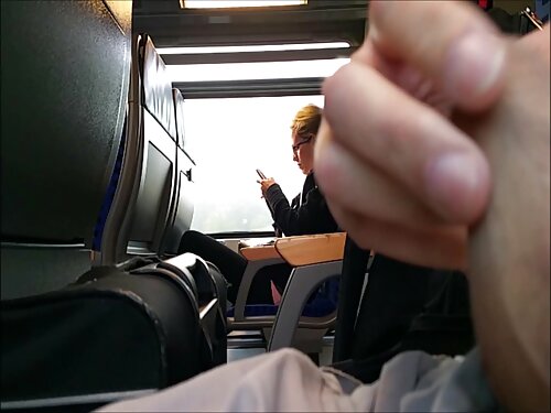 Хлопець дрючить глиб ...