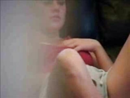 Молода красива брюне ...