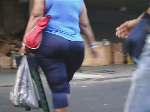 Хлопець трахнув свою ...