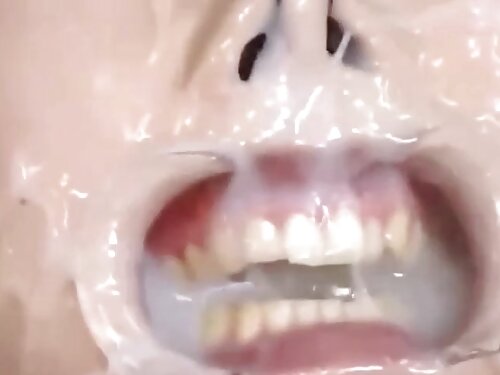 Хлопці біля басейну  ...