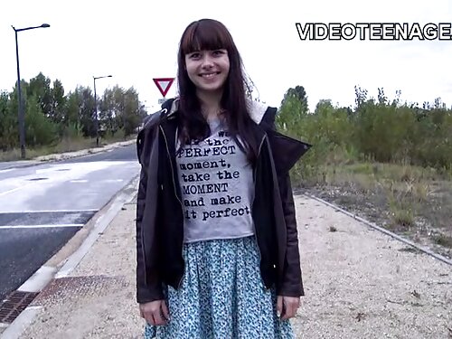 Мастурбація голої ді ...