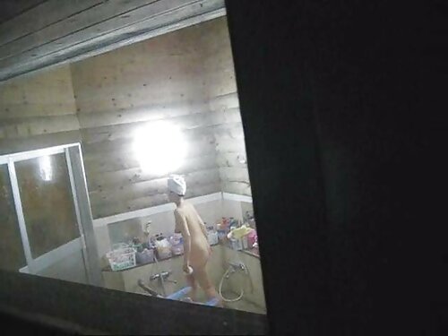 Літній чоловік розві ...