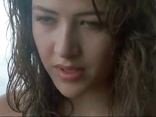 Маленькі груди і гол ...